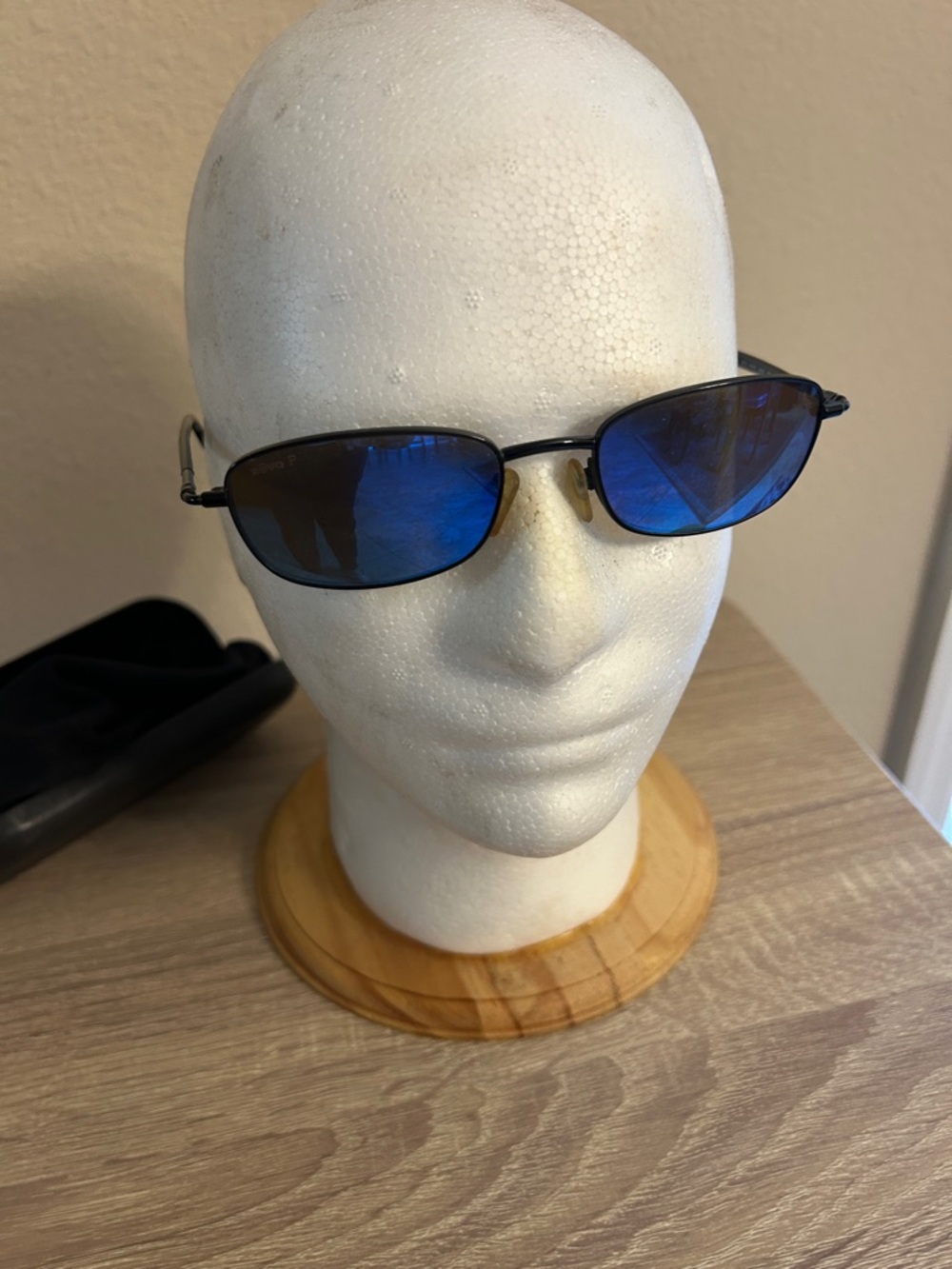 Revo Black Rim Sunglasses with polarized blue reflective Lenses
No scratches - Picture 4 of 4